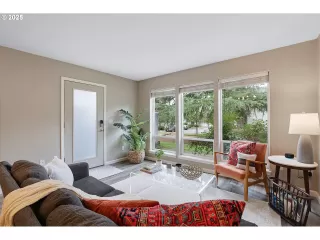 Photo #5: 490935506 Listing