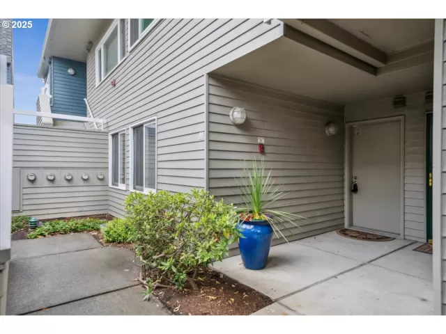 MLS: 492099519 Condo For Sale