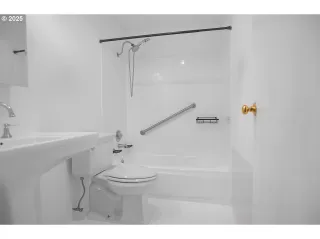 Photo #2: 492361548 Listing