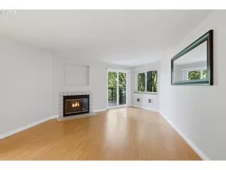 Photo #4: 492562503 Listing