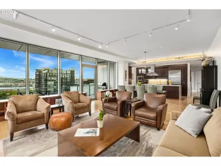 Photo #4: 493291578 Listing