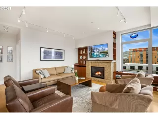 Photo #5: 493291578 Listing