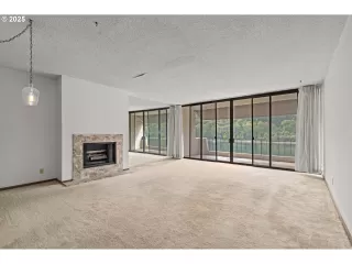 Photo #4: 495081946 Listing