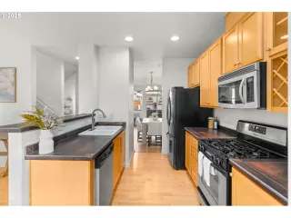 Photo #5: 499457798 Listing