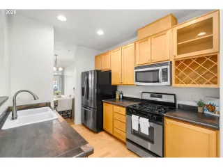 Photo #6: 499457798 Listing