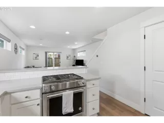 Photo #1: 500657104 Listing
