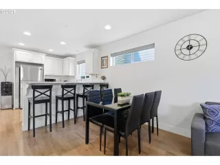 Photo #3: 500657104 Listing