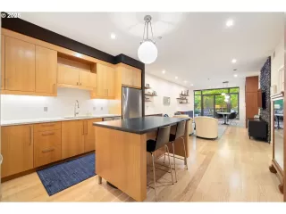 Photo #4: 501773161 Listing