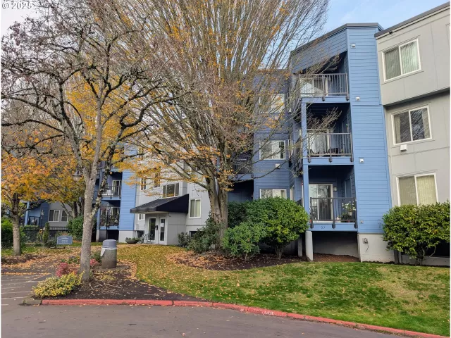 MLS: 502738727 Condo For Sale