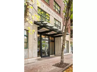 Photo #3: 503650975 Listing