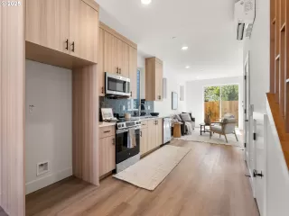 Photo #3: 503655481 Listing