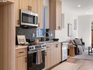 Photo #4: 503655481 Listing