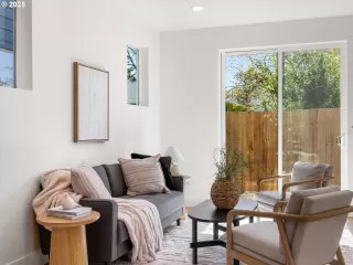 Photo #5: 503655481 Listing