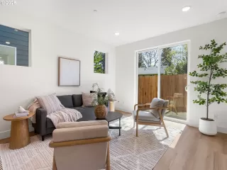 Photo #6: 503655481 Listing