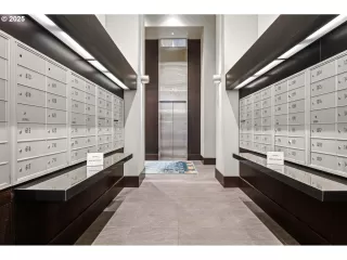 Photo #5: 504408293 Listing