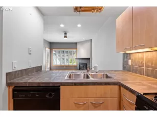 Photo #4: 504466332 Listing