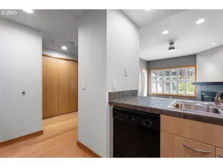 Photo #5: 504466332 Listing