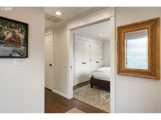 Photo #5: 504539433 Listing