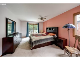 Photo #4: 505089782 Listing