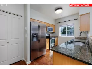 Photo #6: 505778172 Listing