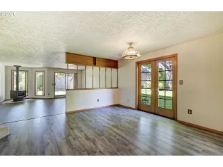 Photo #5: 506961320 Listing