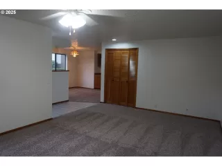 Photo #3: 507784638 Listing