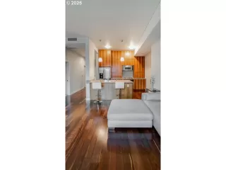 Photo #5: 509651591 Listing