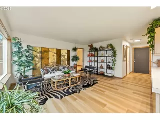 Photo #4: 511343985 Listing