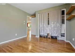 Photo #4: 511489390 Listing