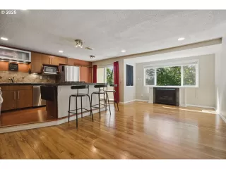 Photo #6: 511489390 Listing