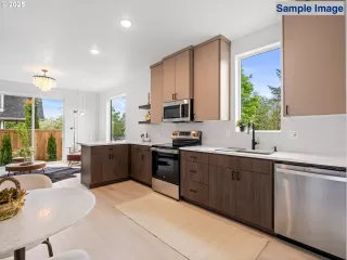 Photo #2: 511740249 Listing