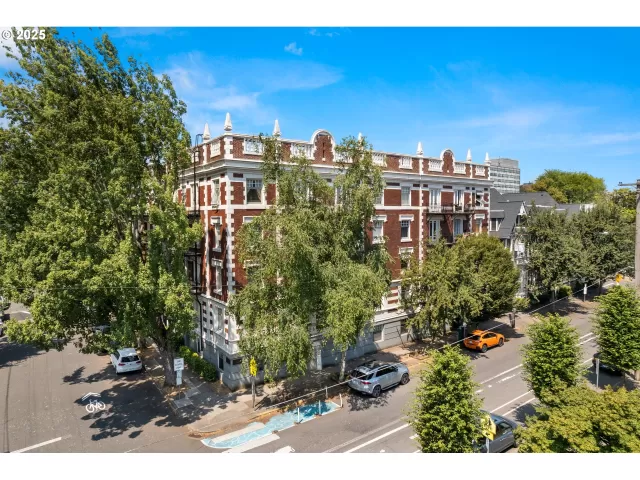 MLS: 511755902 Condo For Sale