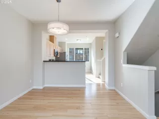 Photo #2: 513596726 Listing