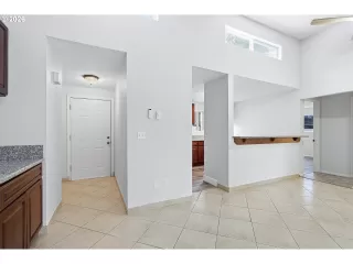 Photo #4: 513748239 Listing