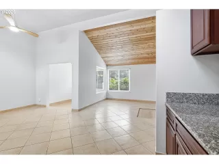 Photo #5: 513748239 Listing