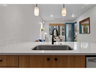 Photo #4: 513917027 Listing