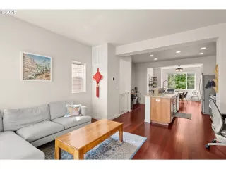 Photo #4: 515596463 Listing