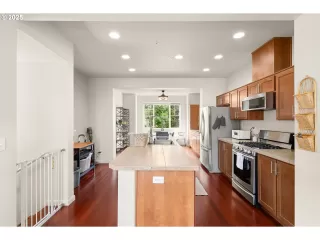 Photo #6: 515596463 Listing