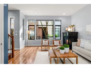 Photo #3: 515718407 Listing