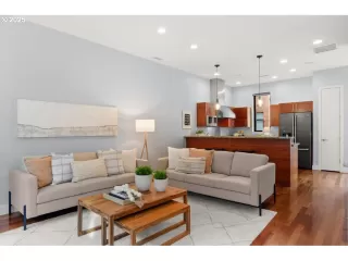 Photo #6: 515718407 Listing