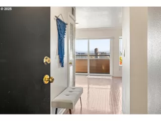 Photo #5: 516572997 Listing 