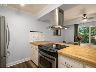 Photo #4: 516862761 Listing