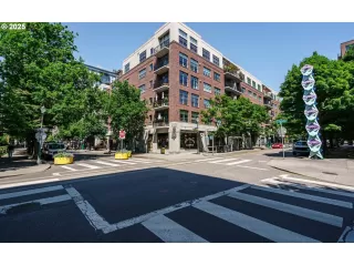 More Details about MLS # 516872439 : 821 NW 11TH AVE 307