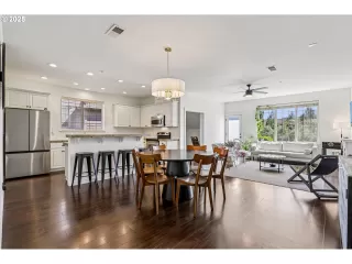 Photo #5: 517385674 Listing