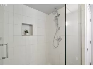 Photo #5: 517828490 Listing