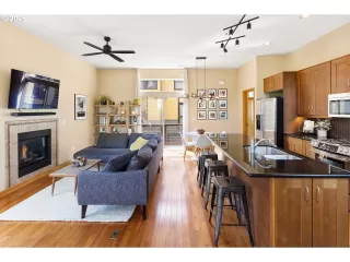 Photo #2: 518159031 Listing