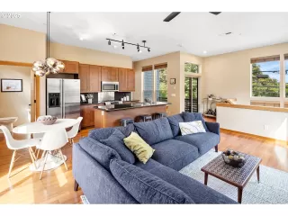 Photo #4: 518159031 Listing