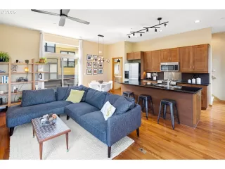 Photo #5: 518159031 Listing