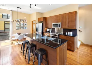 Photo #6: 518159031 Listing