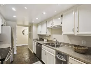 Photo #4: 519817015 Listing